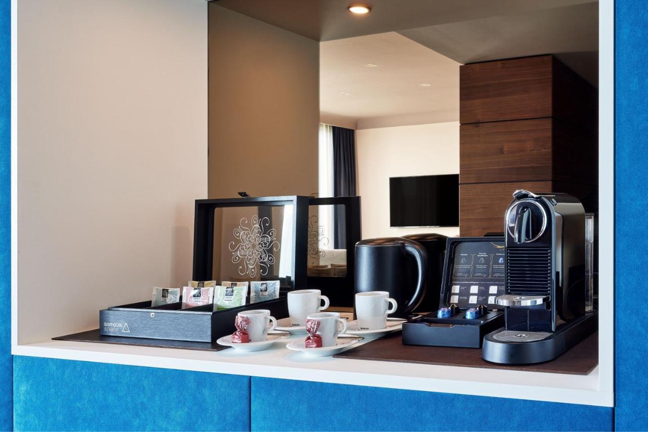 Le Meridien Hamburg-Harburg Exteriör bild A Nespresso machine in a hotel room
