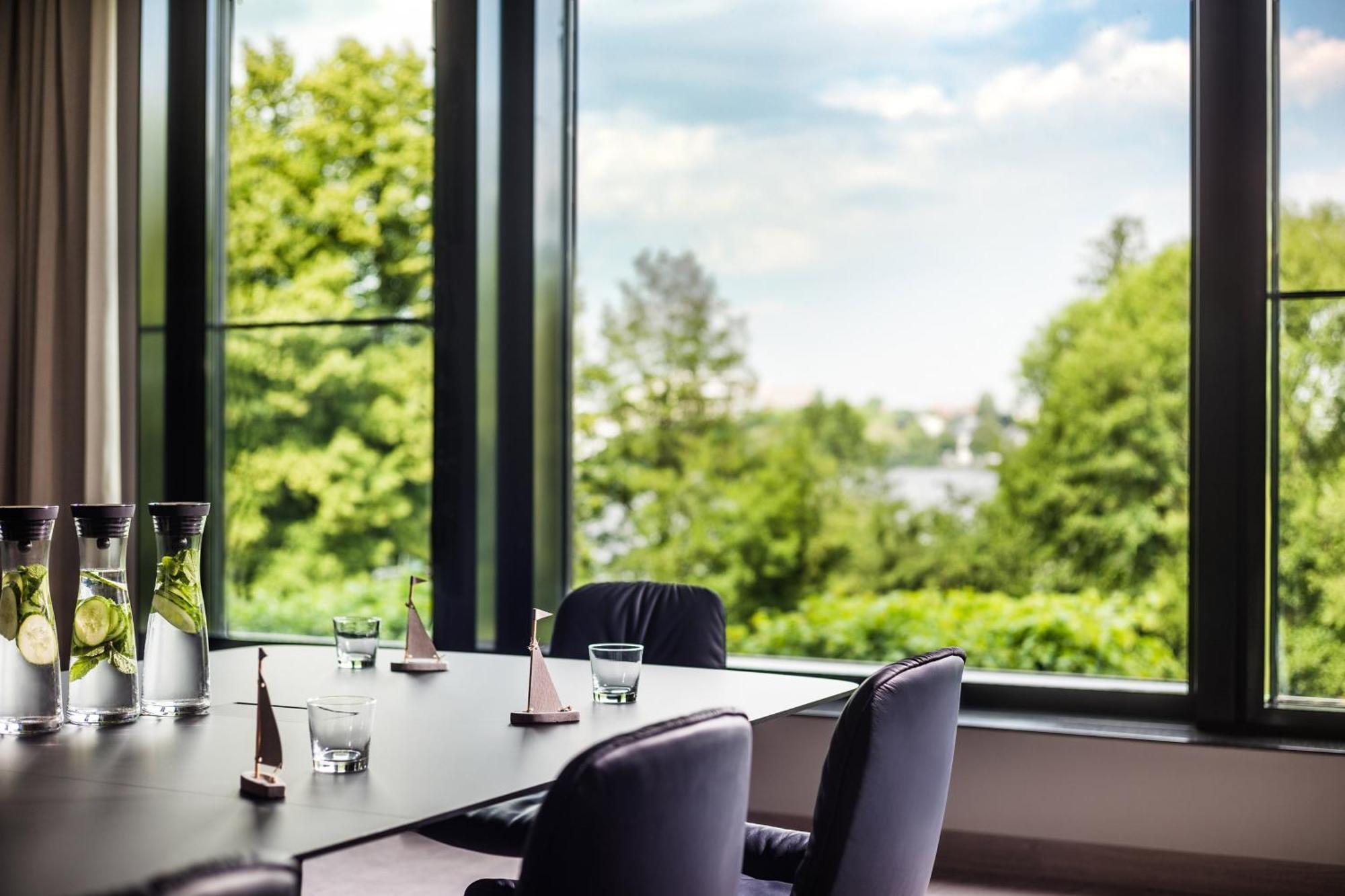 Le Meridien Hamburg-Harburg Exteriör bild Meeting room